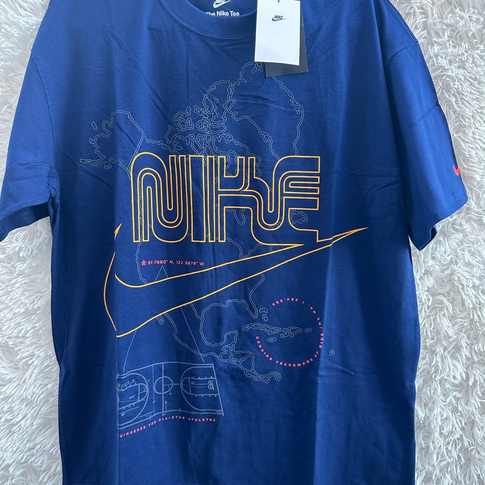 New Nike Men's Navy Graphic Tee short sleeve